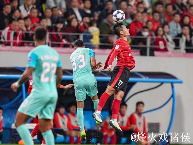 亚冠-蓉城全场仅1次射正胡荷韬伤退 0-2不敌柔佛新山 亚冠-蓉城全场仅1次射正胡荷韬伤退 0-2不敌柔佛新山